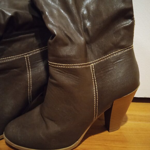 Boots - Picture 3 of 6